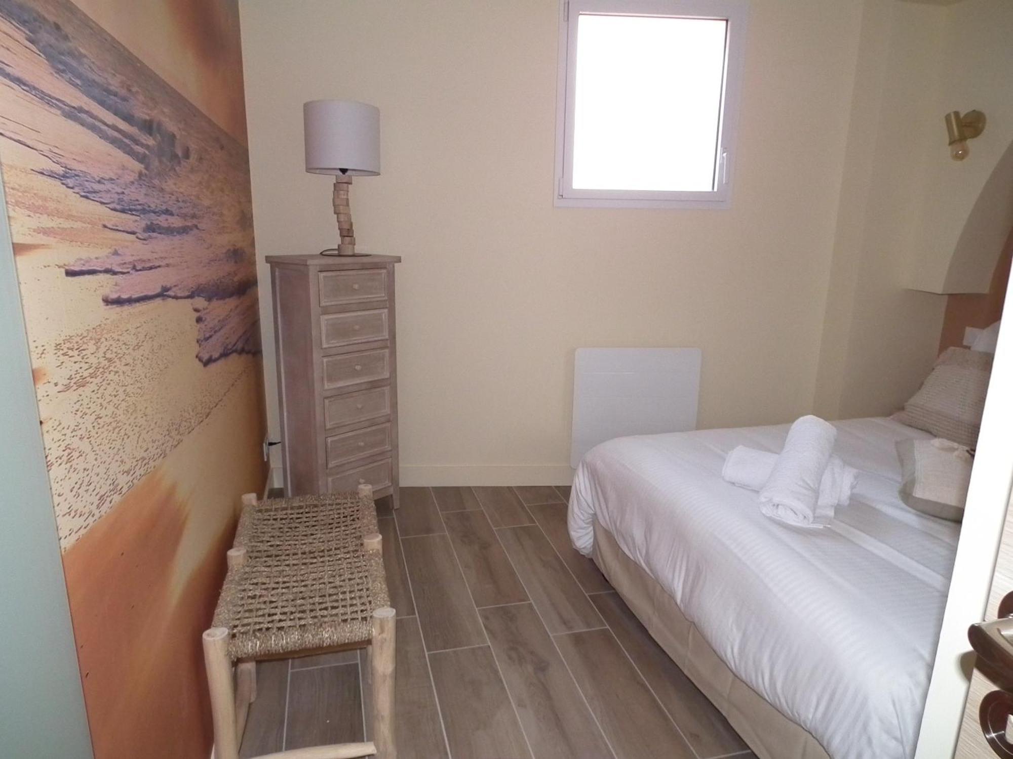 Les Maisons De Louise Pirou Habitación foto